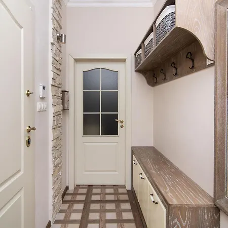 Classic Elegance In Central Varna Апартаменты *