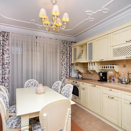 Апартаменты Classic Elegance In Central Varna Варна