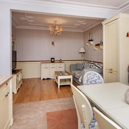 Classic Elegance In Apartmán